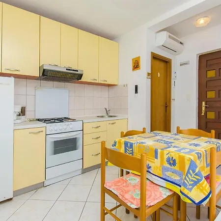 아파트 By The Sea Pisak, Omis - 2802 피사크