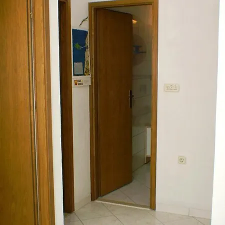 아파트 By The Sea Pisak, Omis - 2802 피사크