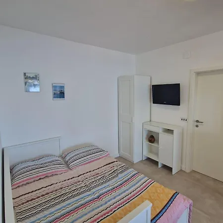 아파트 By The Sea Pisak, Omis - 2802 피사크